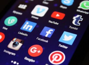 Aumente la visibilidad de su negocio de serigrafía con el marketing en redes sociales