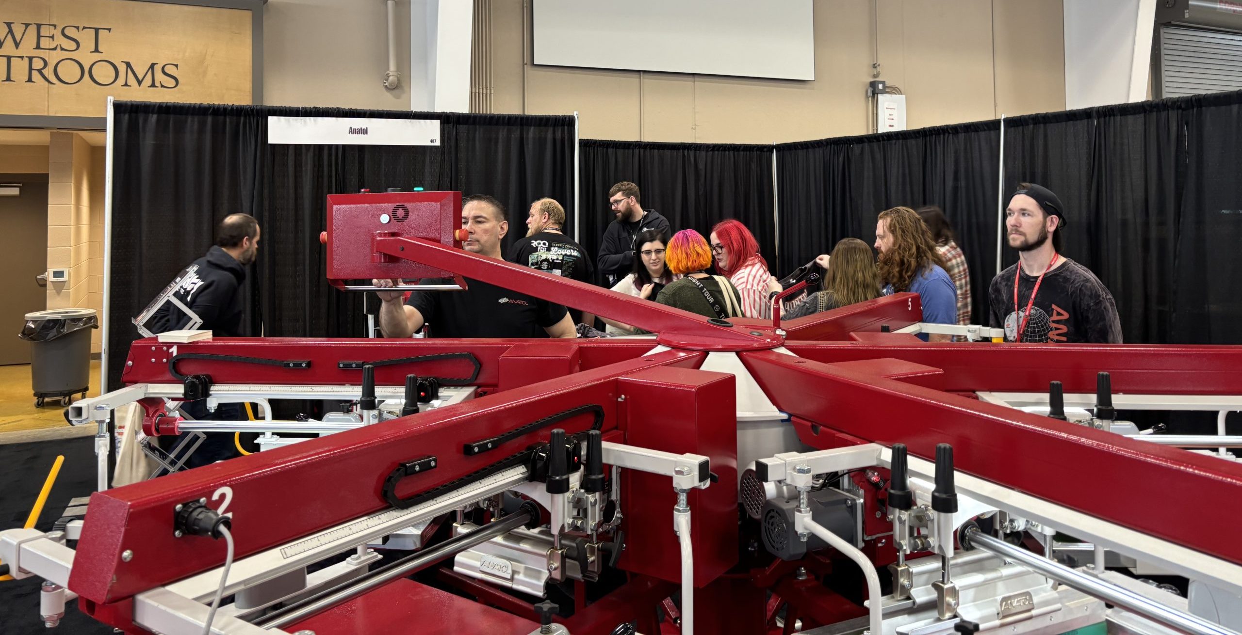 Anatol VOLT all-electric screen printing press operating efficiently in a modern print shop.