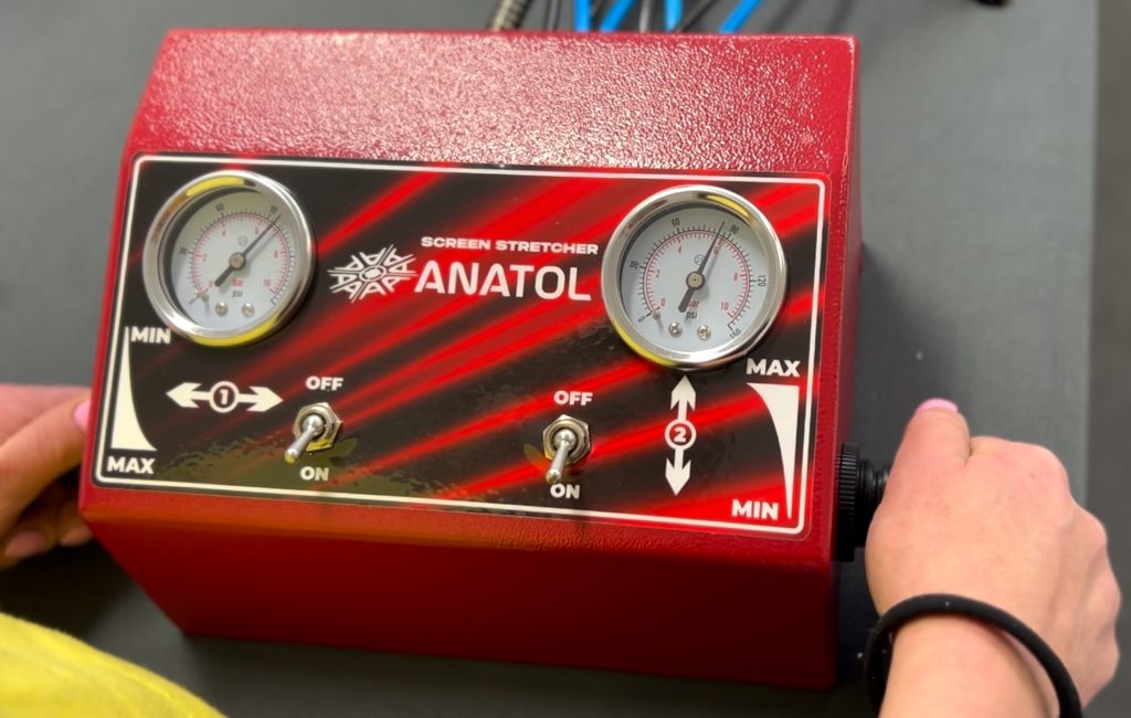 Use the Anatol control box to adjust both mesh directions independently